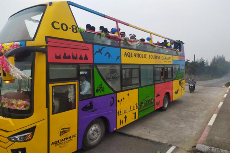 the open-roof Sightseeing Marine Drive Bus