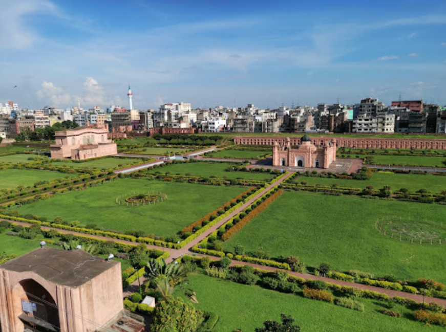 The area of Lalbagh Fort