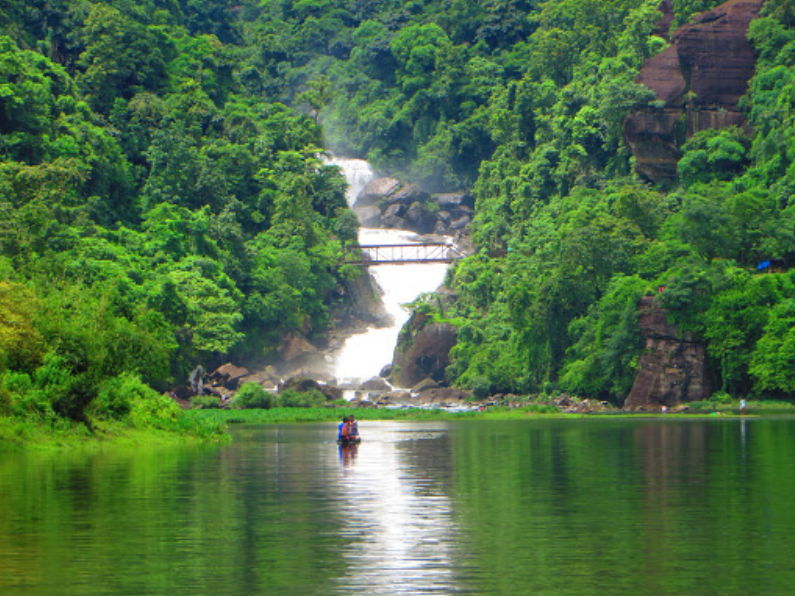 Panthumai Waterfall